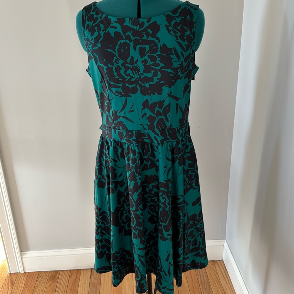 Ihot dress large nwt